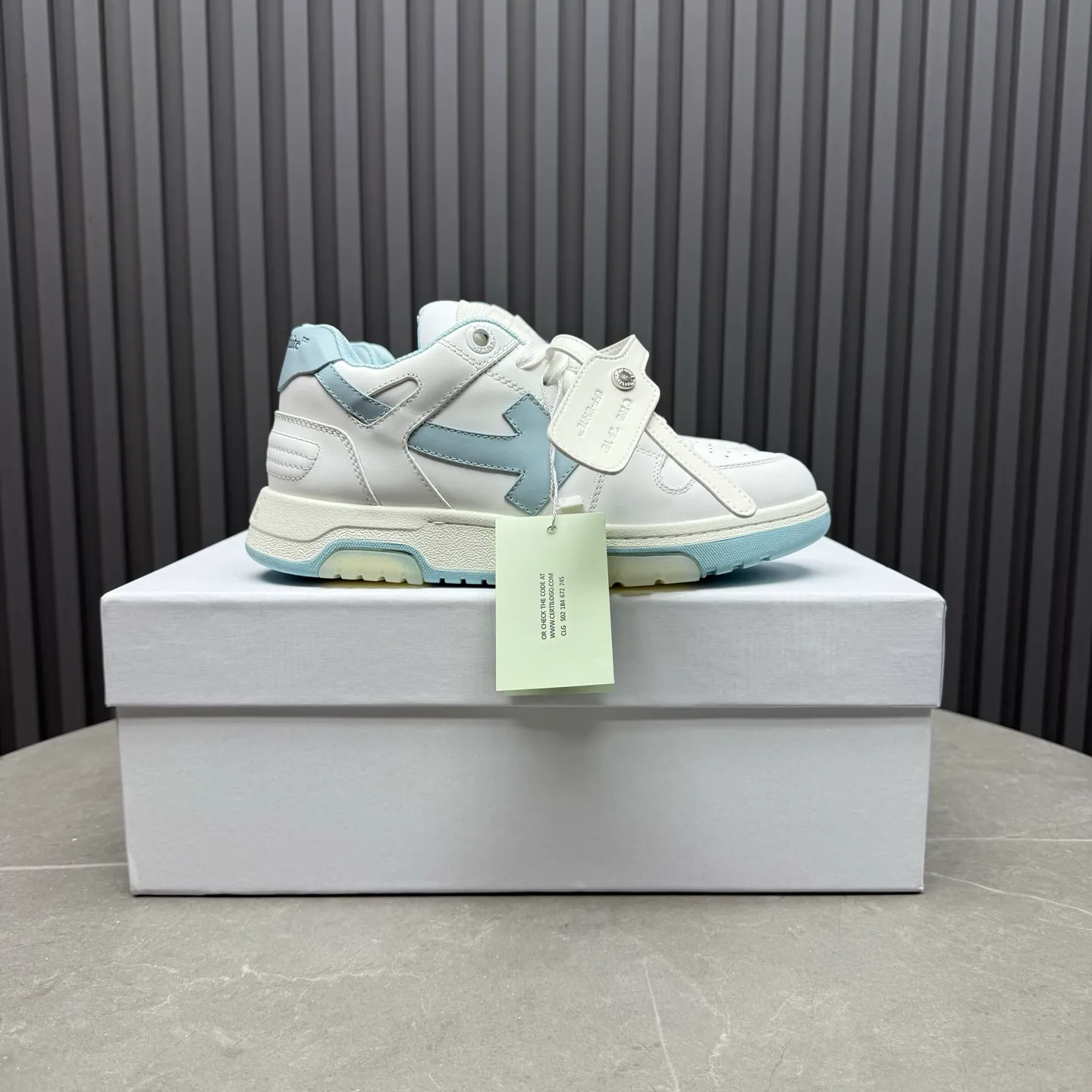 【off- white】P: 620💰Couple model👫, Size: 35-44 (Customized for men 38.45.46) High-quality version👊 "Out of office" series original molding, original lasting, production process 1:1 Original ➰OFF GRAY WHITE OW ➰ First-layer cowhide Imported skin-friendly and environmentally friendly polyester mesh Original molding high elastic and environmentally friendly molding pad Made with the original lasting process. The original molded rubber outsole (never yellows and deforms) has a super correct shape, bright color and strong three-dimensional effect👍. Packaging💯Full set of packaging synchronized with the official website (branded paper, certificate of quality, branded cloth bag)